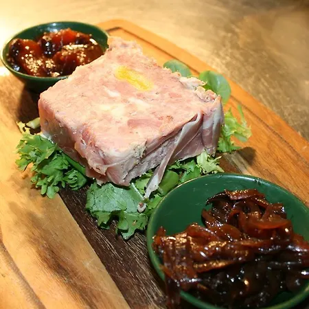 The Wyvill Arms 레이번