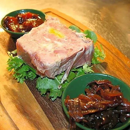 여관 The Wyvill Arms 4*